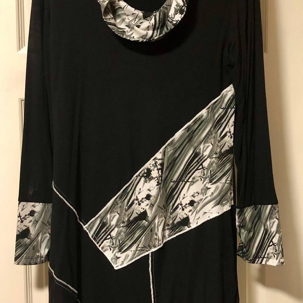 DZHavael Boutique Black and White Tunic